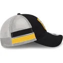 svart-och-vit-trucker-keps-9twenty-stripe-fran-pittsburgh-pirates-mlb-av-new-era