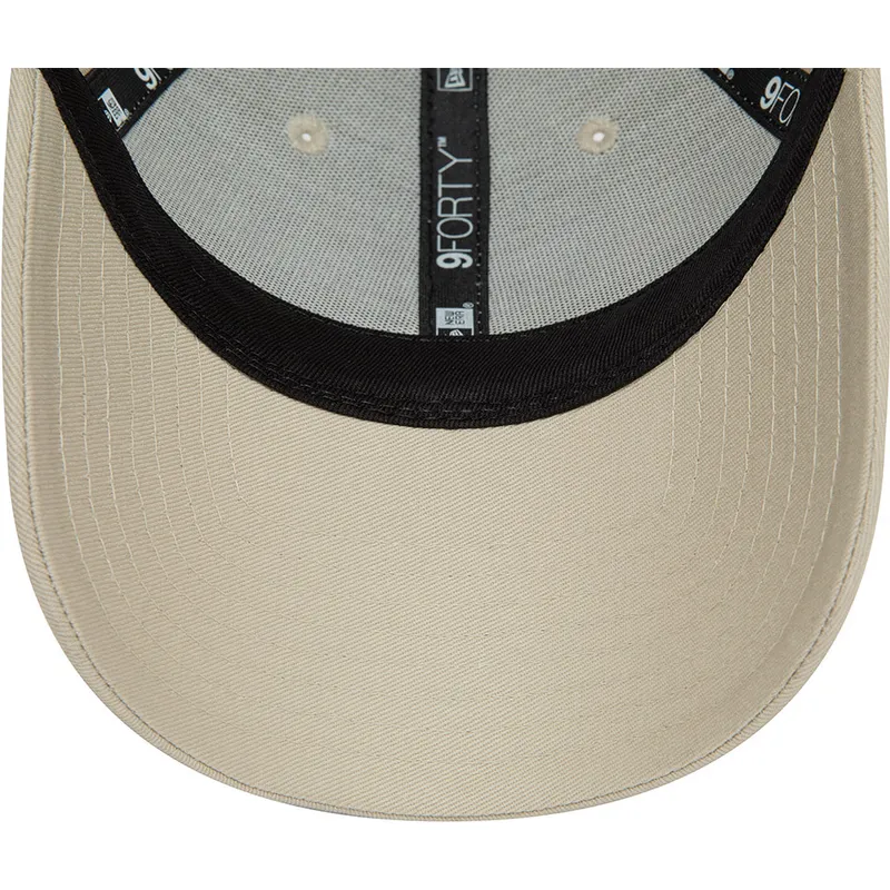 kepsar-curva-beige-justerbart-band-9forty-seasonal-colour-fran-vespa-piaggio-av-new-era