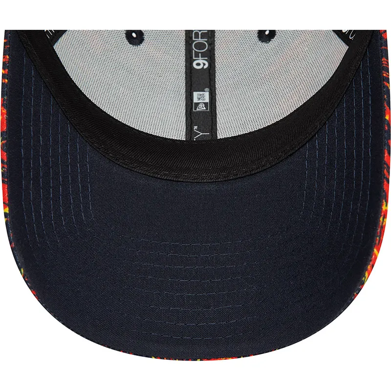 kepsar-curva-rod-justerbart-band-9forty-all-over-print-fran-red-bull-racing-formula-1-av-new-era
