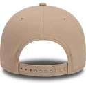 kepsar-curva-beige-snapback-9forty-seasonal-fran-red-bull-racing-formula-1-av-new-era
