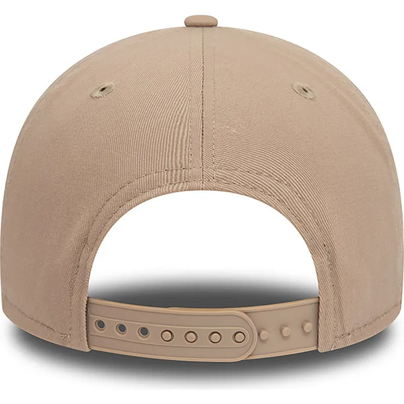 kepsar-curva-beige-snapback-9forty-seasonal-fran-red-bull-racing-formula-1-av-new-era