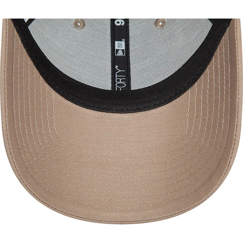 justerbar-ljusbrun-bojd-keps-9forty-essential-fran-new-era