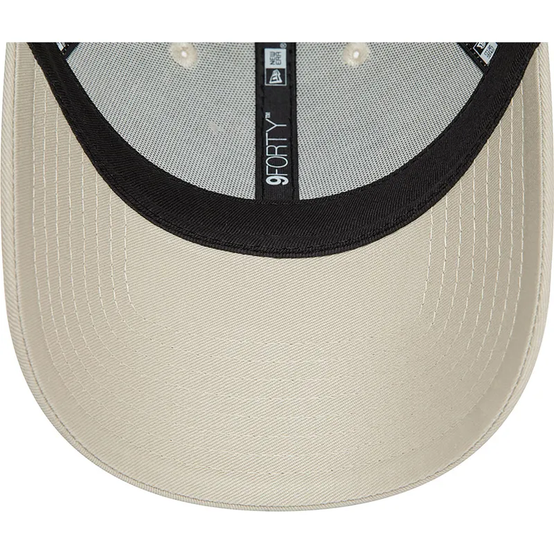 kepsar-curva-beige-justerbart-band-9forty-av-new-era