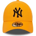 new-era-9forty-league-essential-new-york-yankees-mlb-justerbar-orange-bojd-keps-med-svart-logotyp