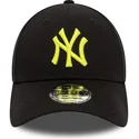 justerbar-svart-bojd-keps-med-gult-new-york-yankees-mlb-logo-9forty-league-essential-fran-new-era