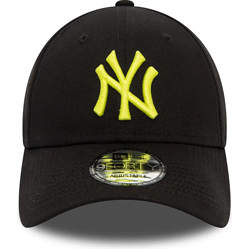 svart-bojd-justerbar-keps-med-gul-logotyp-9forty-league-essential-fran-new-york-yankees-mlb-av-new-era