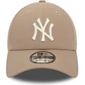 justerbar-ljusbrun-bojd-keps-9forty-league-essential-new-york-yankees-mlb-fran-new-era