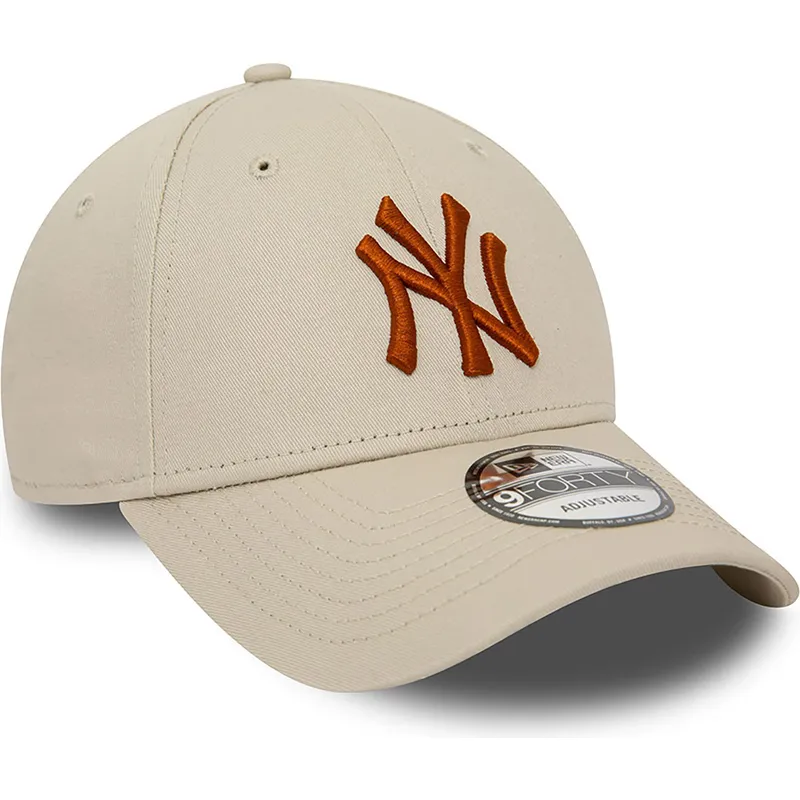 new-era-new-york-yankees-mlb-9forty-league-essential-beige-justerbar-bojd-keps-med-brunt-logo