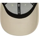 beige-justerbar-bojd-keps-med-brunt-logo-9forty-league-essential-new-york-yankees-mlb-fran-new-era