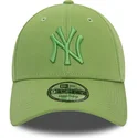 gron-justerbar-bojd-keps-med-gront-new-york-yankees-mlb-logotyp-9forty-league-essential-fran-new-era