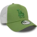gron-och-vit-truckerkeps-med-gront-los-angeles-dodgers-logotyp-a-frame-league-essential-fran-new-era-mlb