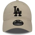beige-justerbar-kurvkeps-med-svart-logotyp-9twenty-league-essential-los-angeles-dodgers-mlb-fran-new-era