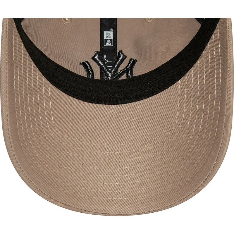kepsar-curva-brun-justerbart-band-negro-9twenty-league-essential-fran-new-york-yankees-mlb-av-new-era