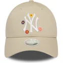 beige-justerbar-9forty-flower-keps-for-kvinnor-new-york-yankees-mlb-fran-new-era