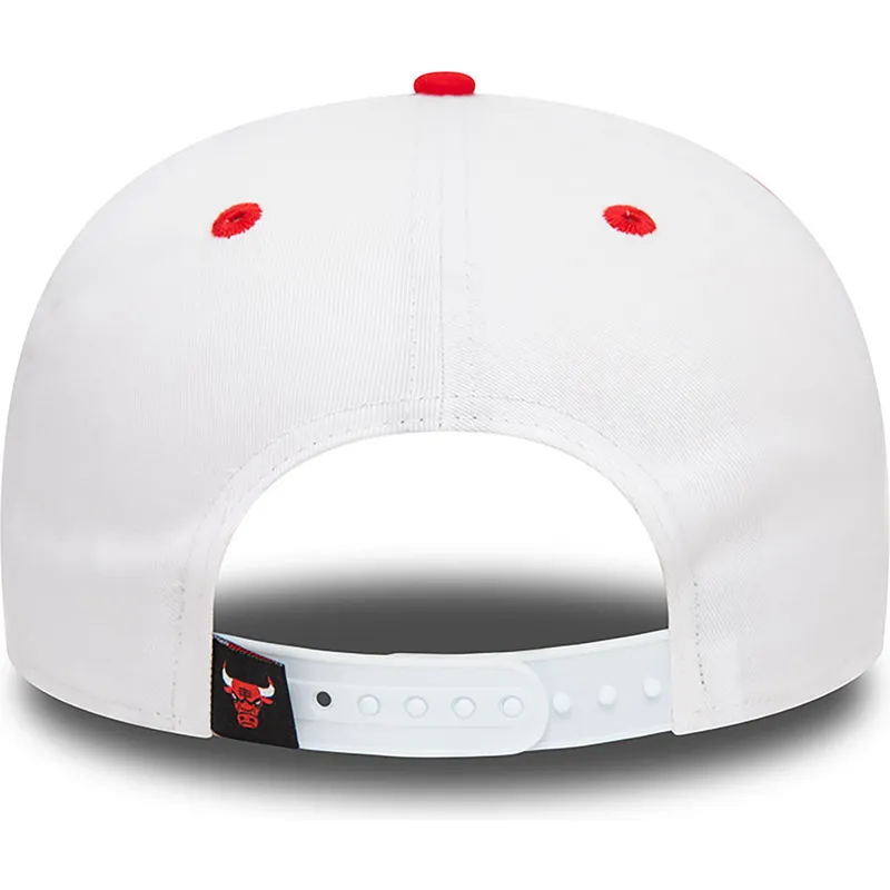 vit-och-rod-platt-keps-snapback-9fifty-white-crown-fran-chicago-bulls-nba-av-new-era
