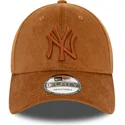 kepsar-curva-brun-justerbart-band-9forty-cord-fran-new-york-yankees-mlb-av-new-era