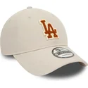 beige-justerbar-bojd-keps-med-brunt-los-angeles-dodgers-mlb-9twenty-boucle-logo-fran-new-era