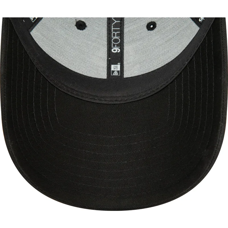 svart-justerbar-kurvad-keps-9forty-minor-league-fran-lansing-lugnuts-milb-av-new-era