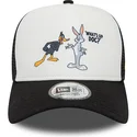 vit-och-svart-a-frame-character-bugs-bunny-och-daffy-duck-looney-tunes-truckerkeps-fran-new-era