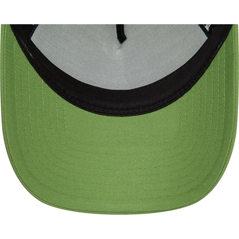 vit-och-gron-a-frame-trucker-keps-med-taz-looney-tunes-fran-new-era