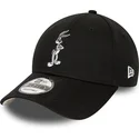 svart-justerbar-9forty-keps-med-bojd-skarm-med-bugs-bunny-karaktar-fran-looney-tunes-av-new-era