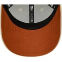 beige-justerbar-bojd-keps-9forty-taz-looney-tunes-fran-new-era