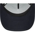 marinbla-och-vit-truckerkeps-med-brunt-new-york-yankees-mlb-a-frame-boucle-logotyp-fran-new-era