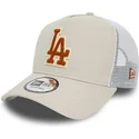 beige-och-vit-truckerkeps-med-brunt-los-angeles-dodgers-mlb-a-frame-boucle-logotyp-fran-new-era