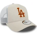 beige-och-vit-truckerkeps-med-brunt-los-angeles-dodgers-mlb-a-frame-boucle-logotyp-fran-new-era