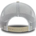 beige-och-vit-truckerkeps-med-brunt-los-angeles-dodgers-mlb-a-frame-boucle-logotyp-fran-new-era