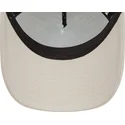 beige-och-vit-truckerkeps-med-brunt-los-angeles-dodgers-mlb-a-frame-boucle-logotyp-fran-new-era