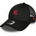 svart-justerbar-bojd-keps-med-rod-logotyp-9forty-home-field-av-new-york-yankees-mlb-fran-new-era