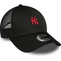 svart-justerbar-bojd-keps-med-rod-logotyp-9forty-home-field-av-new-york-yankees-mlb-fran-new-era