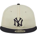 beige-och-marinbla-justerbar-platt-keps-9fifty-retro-crown-denim-fran-new-york-yankees-mlb-av-new-era