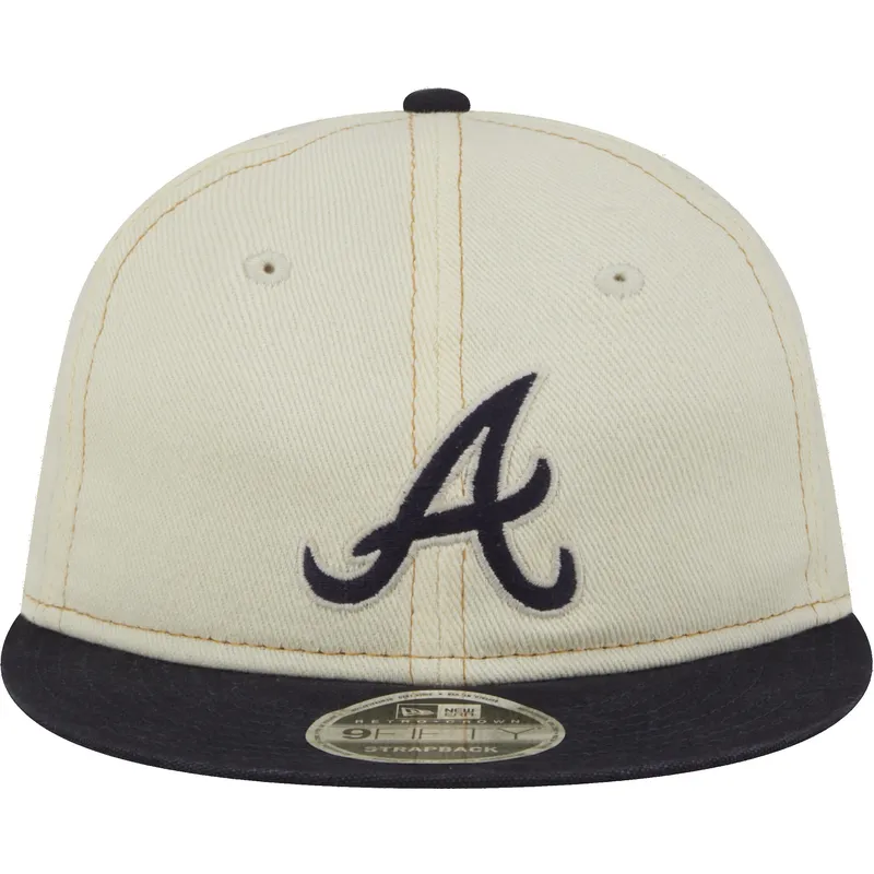 beige-och-marinbla-9fifty-retro-crown-denim-platt-keps-fran-atlanta-braves-mlb-av-new-era