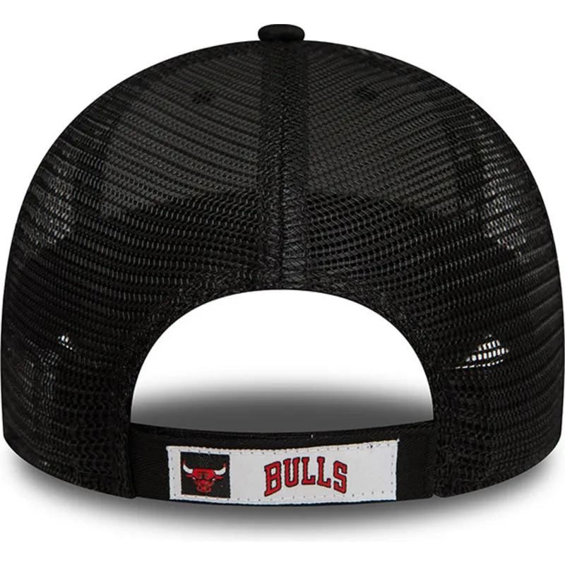 svart-justerbar-trucker-keps-9forty-home-field-fran-chicago-bulls-nba-av-new-era