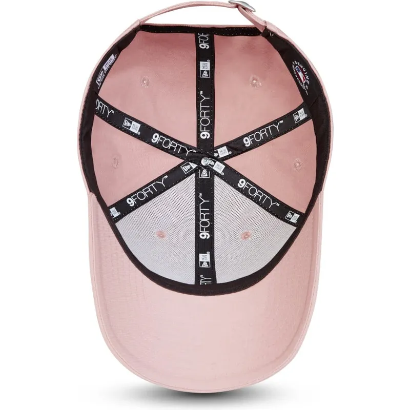 rosa-justerbar-keps-med-bojd-skarm-och-rosa-logotyp-9forty-league-essential-fran-new-york-yankees-mlb-av-new-era