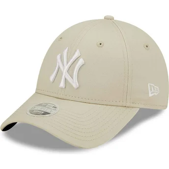 Böjd beige justerbar keps för dam 9FORTY League Essential från New York Yankees MLB av New Era