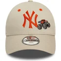 beige-justerbar-bojd-keps-med-orange-logotyp-for-barn-9forty-graphic-monster-truck-av-new-york-yankees-mlb-fran-new-era
