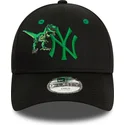 justerbar-svart-bojd-keps-med-gront-logo-for-barn-9forty-graphic-dinosaurie-av-new-york-yankees-mlb-fran-new-era