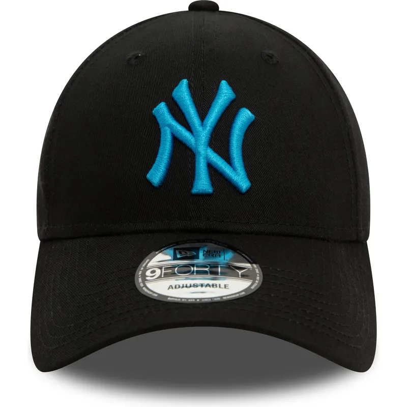 svart-justerbar-bojd-keps-med-bla-logotyp-9forty-league-essential-av-new-york-yankees-mlb-fran-new-era