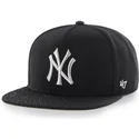 svart-platt-snapback-keps-med-stort-new-york-yankees-mlb-logotyp-fran-47-brand