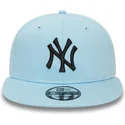 ljusbla-platt-snapback-keps-med-svart-logotyp-9fifty-league-essential-fran-new-york-yankees-mlb-av-new-era