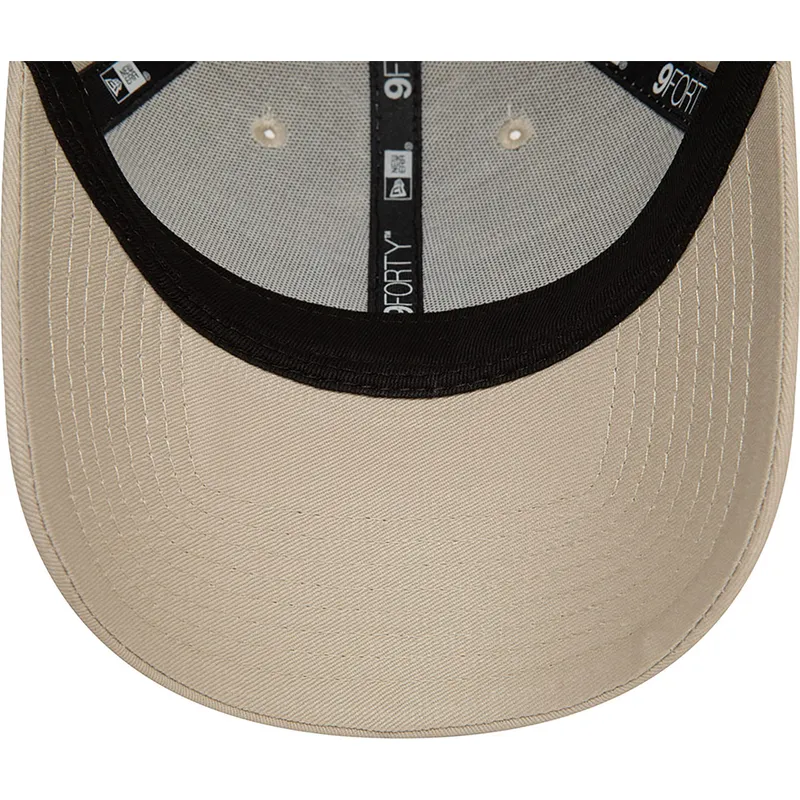 kepsar-curva-beige-justerbart-band-claro-9forty-league-essential-fran-new-york-yankees-mlb-av-new-era