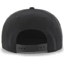 svart-platt-snapback-keps-med-svart-boston-red-sox-mlb-logga-sure-shot-fran-47-brand