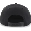 svart-platt-snapback-keps-med-svart-chicago-white-sox-mlb-logotyp-fran-47-brand-sure-shot