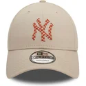 beige-justerbar-bojd-keps-9forty-seasonal-infill-new-york-yankees-mlb-fran-new-era