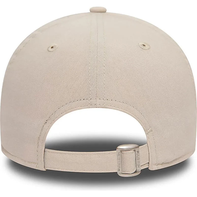 bojd-beige-justerbar-keps-9forty-repreve-basketball-pizza-fran-new-era