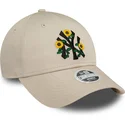 beige-justerbar-kurvkeps-for-kvinnor-9forty-floral-new-york-yankees-mlb-fran-new-era