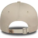beige-justerbar-kurvkeps-for-kvinnor-9forty-floral-new-york-yankees-mlb-fran-new-era